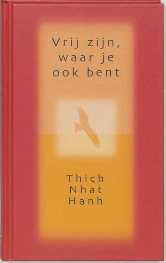 Voorzijde van het boek 'Vrij zijn, waar je ook bent' met een rode kaft en een gestileerde vogel.