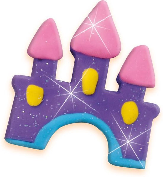 Een paars glitterklei kasteel met roze puntige daken en gele raampjes. Een blauwe boog onderaan.