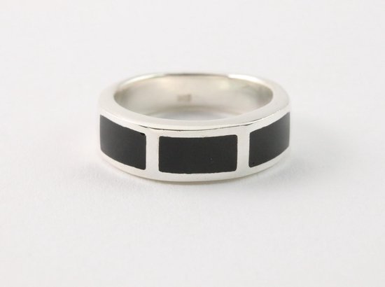 Zilveren ring met onyx - maat 19