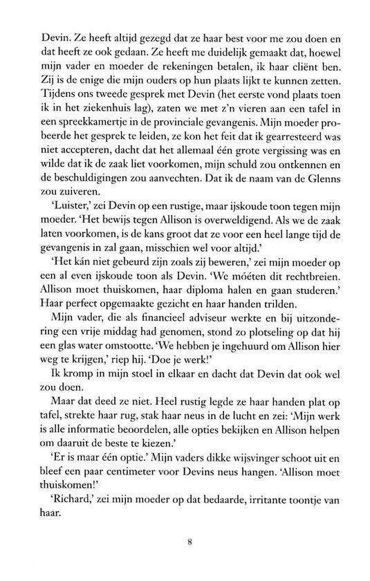Devin, in het formaat van een boek. Een blondine met lange, golvende haren kijkt lachend naar de camera. Rechts de barcode.
