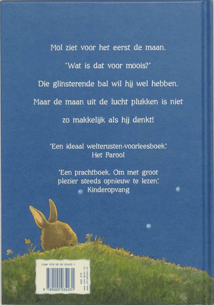Achterkant van het boek 'Mol ziet voor het eerst de maan'. Met tekst en een konijn op een heuvel.
