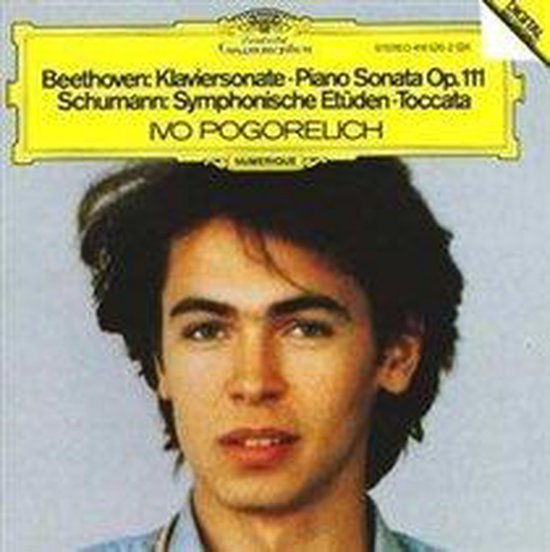 Albumhoes met een jonge man met donker haar en een blauw hemd, met tekst over Beethoven en Schumann.