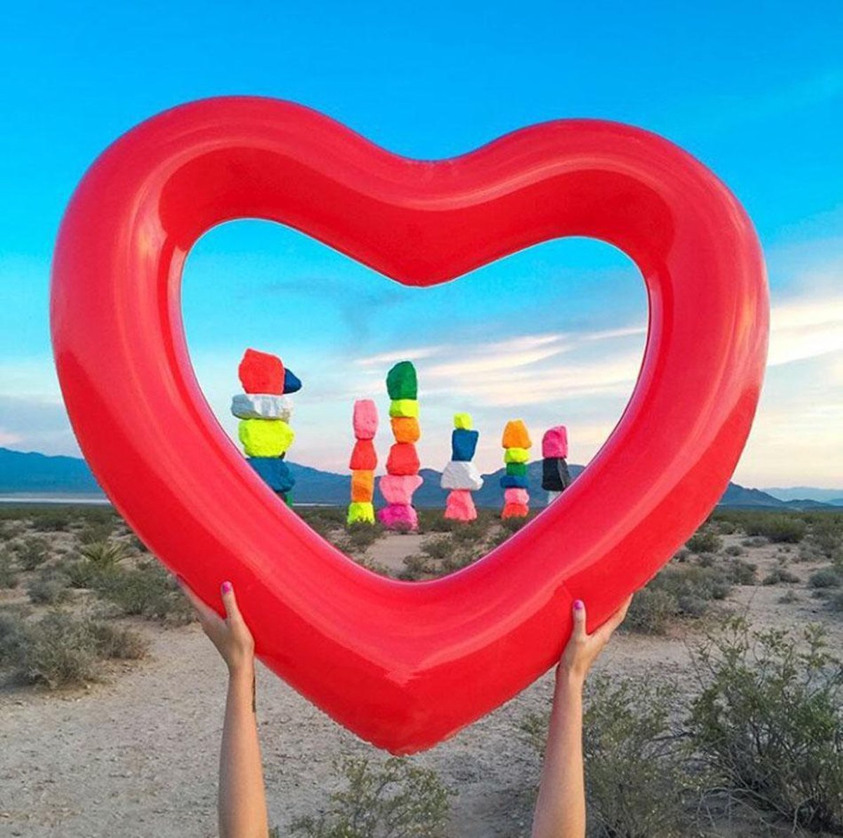 Opblaasbare tenten bestellen? Val op met Inflatable tenten van Publi air
