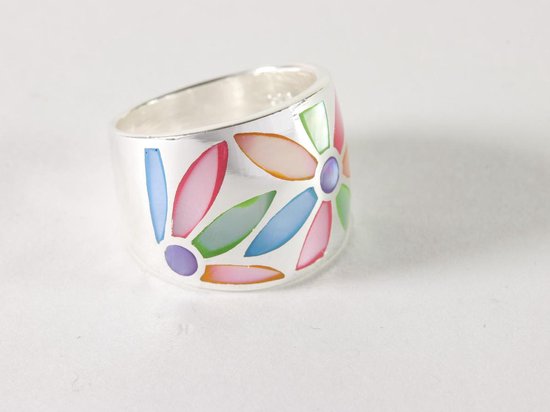 Zware zilveren ring met multicolor schelp - maat 17.5