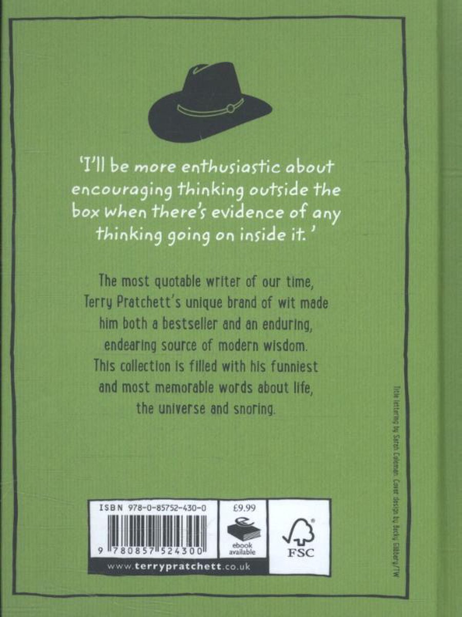 Groene achterflap met een illustratie van een hoed, citaten van Terry Pratchett en ISBN-informatie.