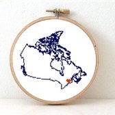 Canada borduurpakket  - geprint telpatroon om een kaart van Canada te borduren met een hart voor Ottawa  - geschikt voor een beginner