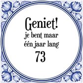 Verjaardag Tegeltje met Spreuk (73 jaar: Geniet! je bent maar één jaar 73! + cadeau verpakking & plakhanger