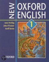 Blauwe omslag van New Oxford English 1 met een illustratie van een cameraman en een brandend landschap.