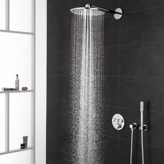 Douchekop met regenfunctie in chroom, met wandmontage en thermostaatkraan.