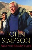 John Simpson in een blauw gewatteerd jack tegen een berglandschap, met de titel 'News From No Man's Land'.