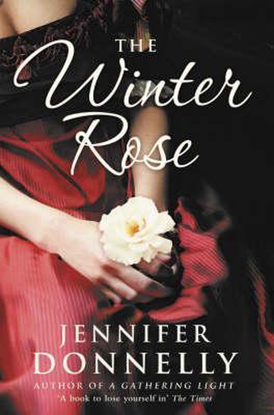 De omslag van 'The Winter Rose' van Jennifer Donnelly, met een vrouw in een rode jurk die een witte roos vasthoudt.