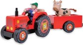 Tractor met aanhanger rood met boer en koe