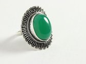Bewerkte zilveren ring met groene onyx - maat 17.5
