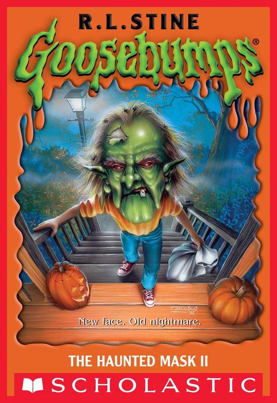 Boekomslag R.L. Stine's Goosebumps: The Haunted Mask II. Een groen monster met rode ogen klimt een trap op. Halloween pompoenen.
