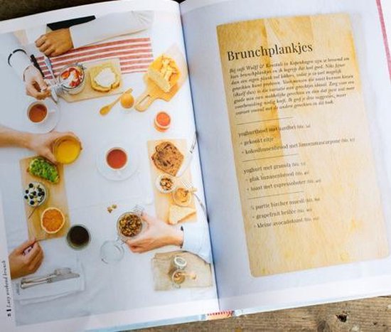 Boekpagina "Lazy weekend brunch" met diverse gerechten en dranken.