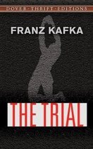 Boekomslag van 'The Trial' van Franz Kafka. Een grijs silhouet van een persoon die knielt met gebogen armen op een zwarte, getextureerde achtergrond.