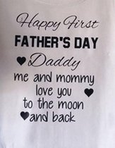 Shirtje baby  tekst opdruk bedrukt eerste cadeau papa | Happy first father’s Day daddy me and mommy love you to the moon and back | Lange of korte mouw | wit met zwart | maat 56-11