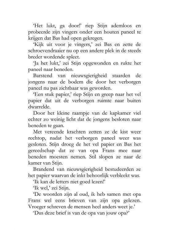 Pagina met tekst over jongens die een verborgen paneel onderzoeken.