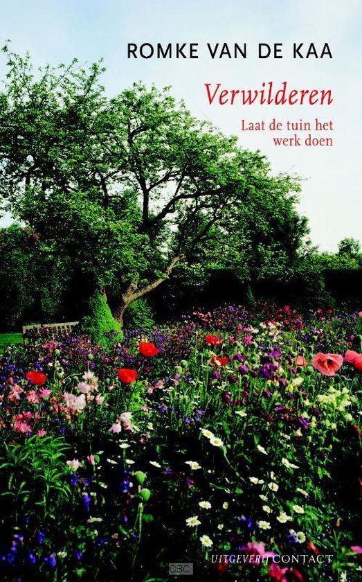 Boek "Verwilderen" met een weelderige, bloeiende tuin vol klaprozen en andere wilde bloemen op de omslag.