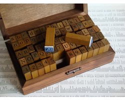 Meer leuks - Stempelset Alfabet, Kleine/Hoofdletters, Cijfers en Symbolen - 70 delig Houten stempels