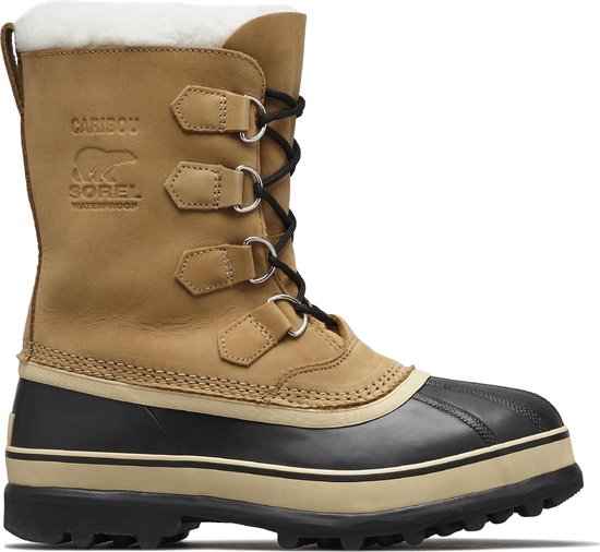 Zijaanzicht van bruine Sorel snowboots met zwarte rubberen voetzool, crèmekleurige rand en witte bont.