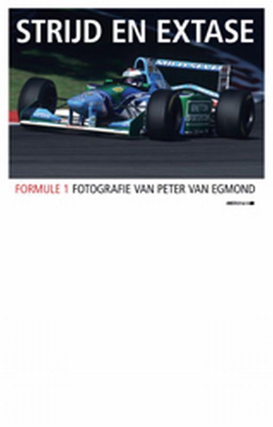 Formule 1 raceauto in groen en blauw op de baan, met de titel 'Strijd en Extase'.