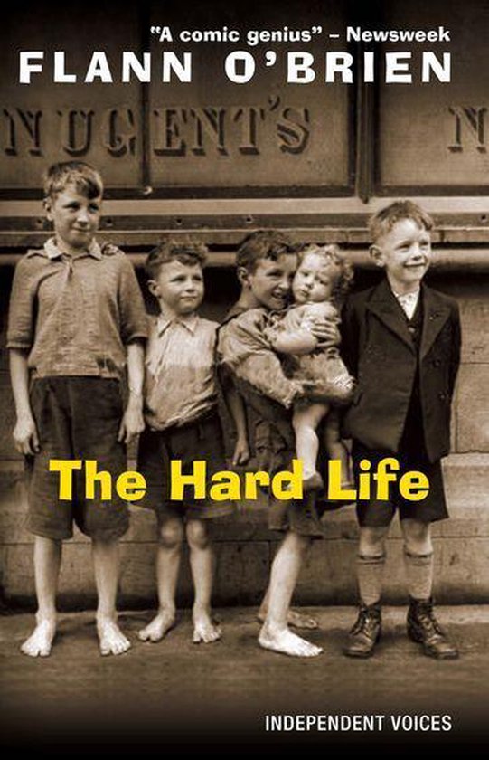 Couverture du livre "The Hard Life" de Flann O'Brien, avec une photo en noir et blanc de cinq enfants.