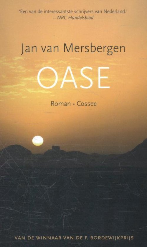 Boek 'Oase' van Jan van Mersbergen, met een zonsondergang op de achtergrond en de tekst 'Oase Roman Cossee'.