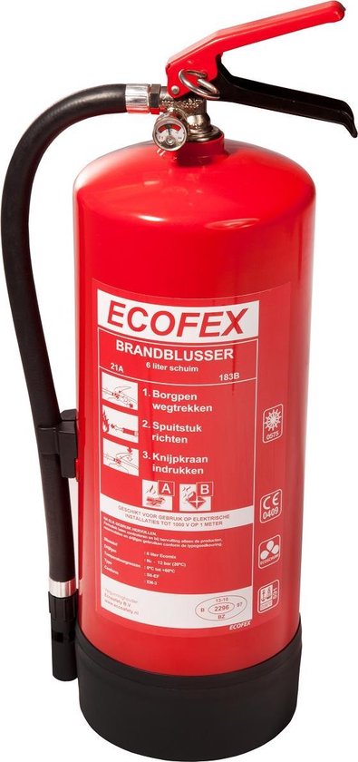 Rode ECOFEX 6 liter schuim brandblusser met zwarte voet, handvat en slang. Instructies in wit en rood.