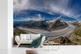 Behang - Fotobehang Panorama van de Aletschgletsjer in Zwitserland met blauwe lucht - Breedte 390 cm x hoogte 260 cm