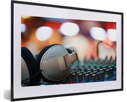 Fotolijst incl. Poster - Koptelefoon op een mengpaneel - 60x40 cm - Posterlijst