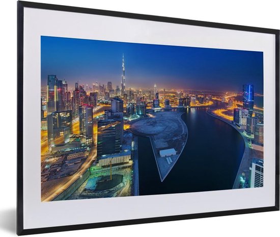 Fotolijst incl. Poster - Dubai als een schitterende lichtgevende stad in de nacht - 60x40 cm - Posterlijst