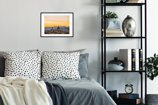 Photo dans le cadre - Vue de Florence avec le Dom de Florence et un beau coucher de soleil en Italie Cadre photo noir avec passe-partout blanc petit 40x30 cm - Affiche dans le cadre (Décoration murale salon / chambre)