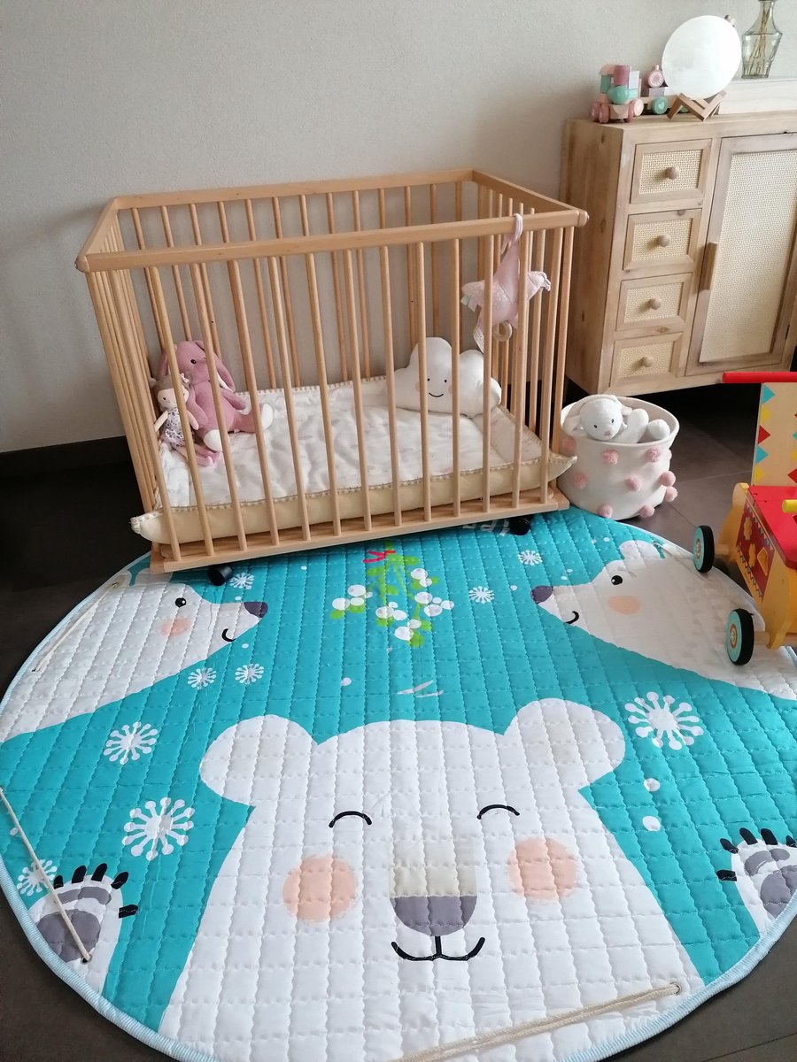 Groot Speelkleed baby XL (1.5m x 1.5m) - Schattige ijsbeer met kinder Kleurtjes - Speelmat baby - Leuk speeltapijt kinderkamer