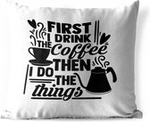 Buitenkussens - Tuin - Quote first I drink the coffee then I do the things op een witte achtergrond - 45x45 cm
