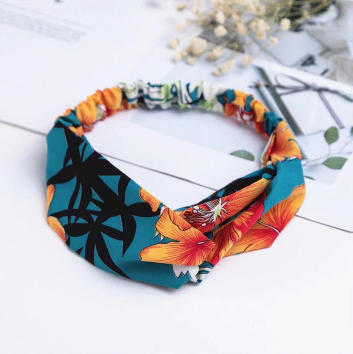Haarband dames gebloemd - bloemen - met knoop bandeau - oranje blauw wit + leuke cadeau verpakking