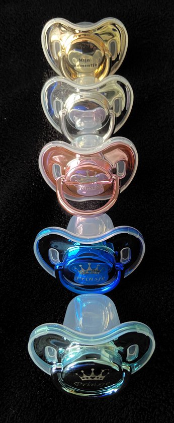 Kraamcadeau jongen, voetbal, romper, slabbetje en baby schoentjes - kan