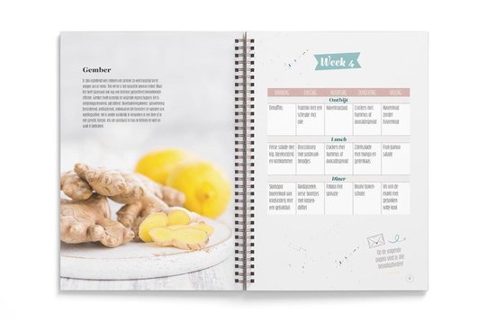 Boekpagina met receptenplan "Week 4" met tekst en een afbeelding van verse gember en schijfjes gember.