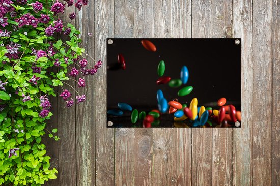 Chute de bonbons au chocolat sur fond noir affiche de jardin toile en vrac 60x40 cm - petit - toile de jardin / toile d'extérieur / Peintures pour l'extérieur (décoration de jardin)
