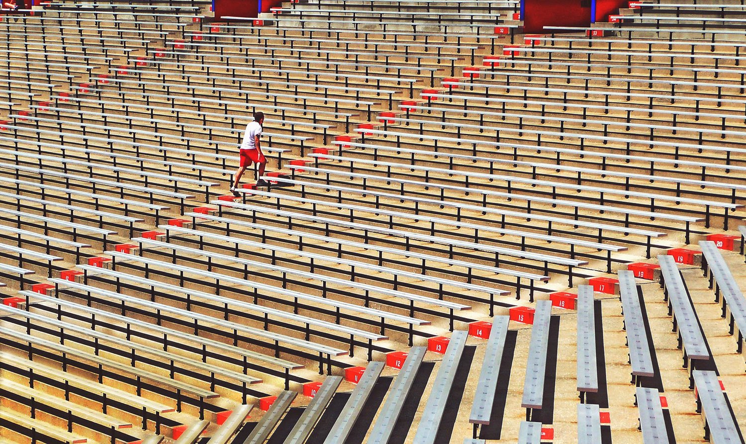 Schilderij - stadion - tribune - Collectie rhythm of the city - RVS - 118x70cm