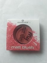 Essence matt blush #01 it's berry time