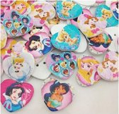 Houten knopen - hartjes met disneyprinsesjes