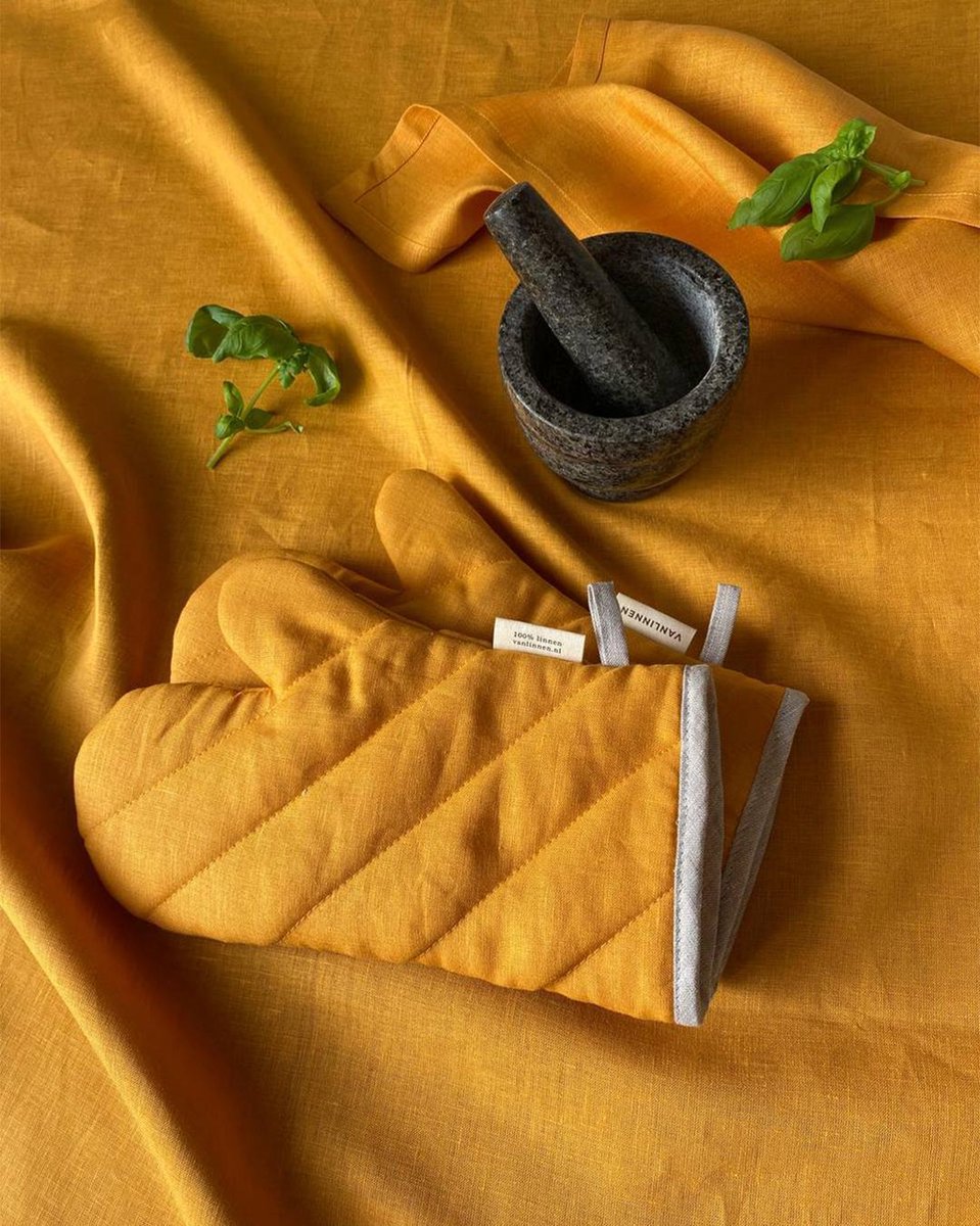 VANLINNEN - Linen oven mitts 2 pieces - Saffraan - keuken accessoire - ovenwanten - 100% linnen