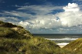 Tuinposter - Zee - Strand in wit / beige / grijs / blauw   - 120 x 180 cm.
