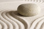 Tuinposter - Zen - Steen in zand in beige / wit / creme / bruin  - 60 x 90 cm.