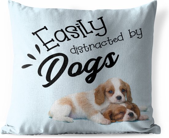 Buitenkussens - Tuin - Honden quote 'Easily distracted by dogs' op een achtergrond met puppy's - 60x60 cm