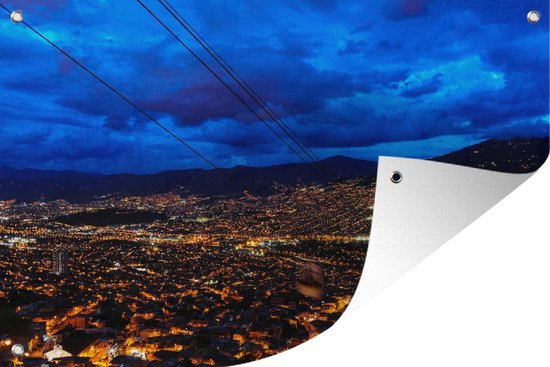 Tuinposter Uitzicht vanaf het kabelbaan station over Medellin met een blauwe hemel - 70x40 cm - Wanddecoratie Buiten - Tuinposter - Tuindoek - Schuttingposter - Tuinschilderij