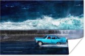 Poster Oldtimer - Cuba - Cadillac - Blauwe auto rijdt langs zee - 60x40 cm