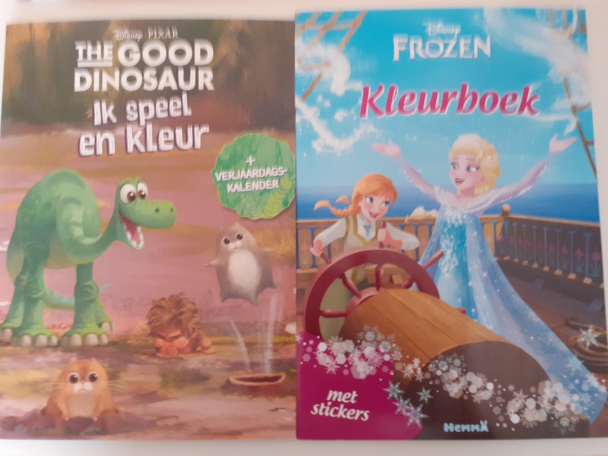 Disney Frozen kleurboek en Disney The Good Dinosaur Ik speel en Kleur.