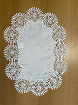 Tafelkleed - Grof kant Wit - bloem in kanten rand - Loper 45 cm